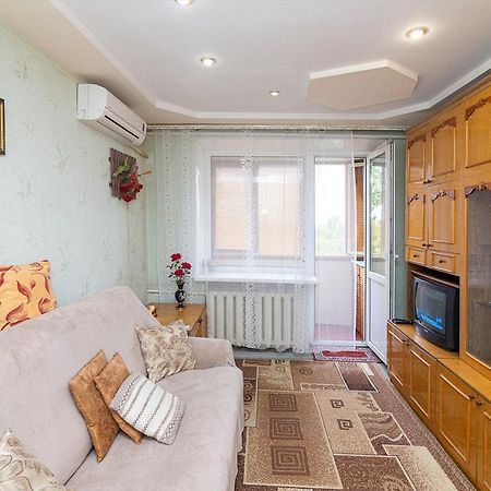 Comfortable Apartments On Hrushevskogo Street Near 16 City Hospital Dnipro Exterior photo